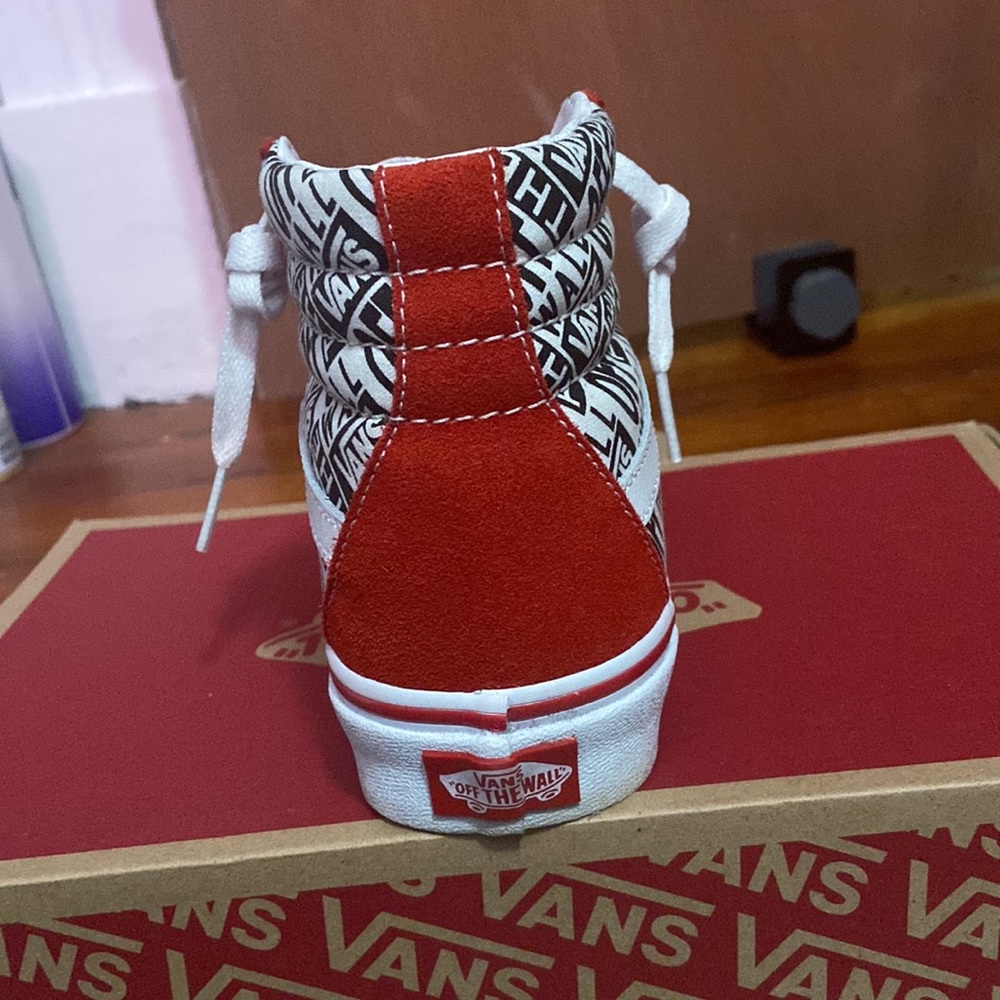 Vans - Picture 4 of 5